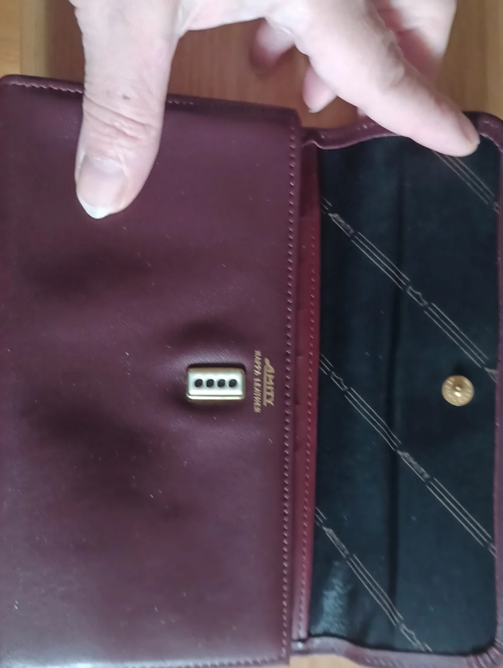 Amity Leather Secretariat Wallet in Burgundy